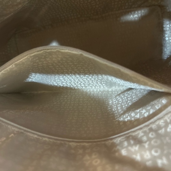 Gorgeous Kate Spade Patent Leather Spade Embossed Shoulder Bag. New! - Picture 3 of 13